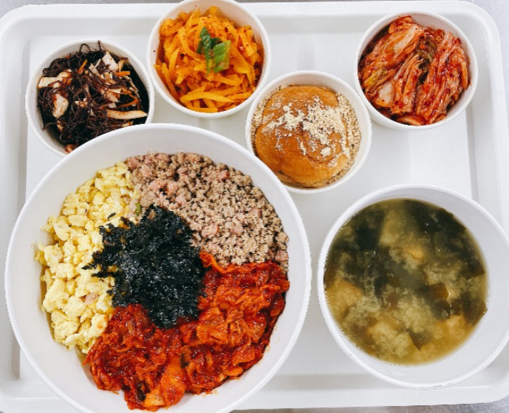 22.07.22 소보로비빔밥+인절미 단팥빵.jpg